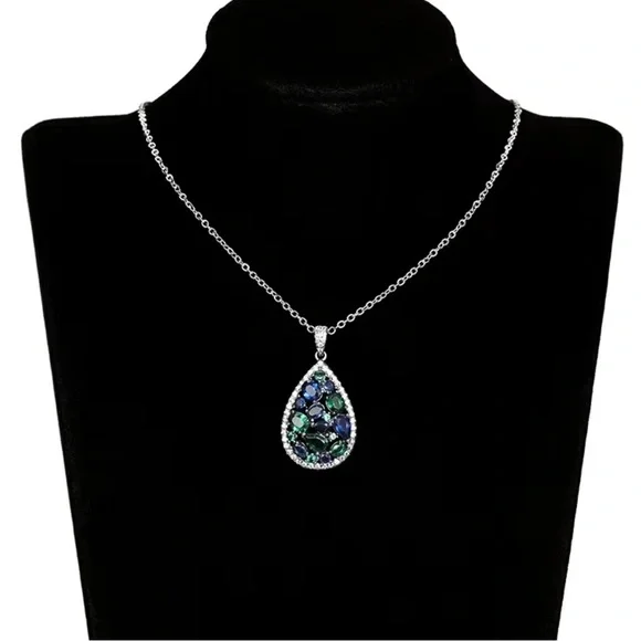 - Emerald and Blue Sapphire Necklace - Picture 3 of 8